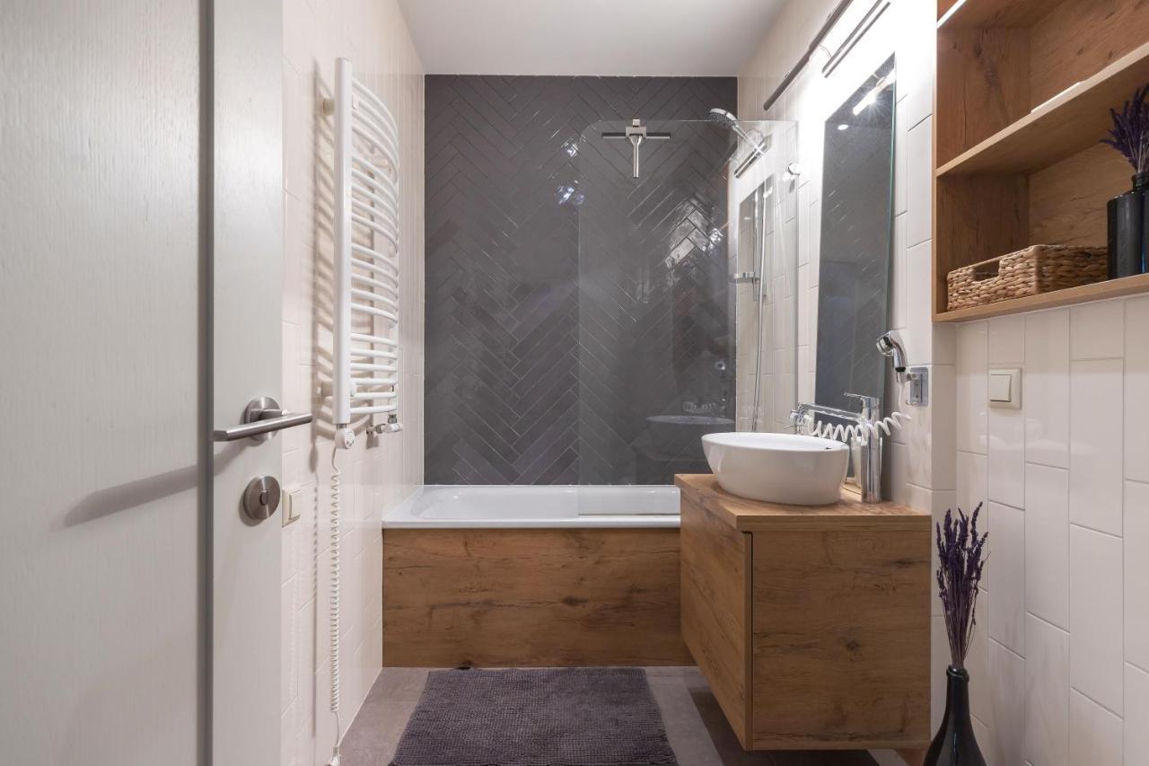 Pilies Street Exclusive Apartment By Reside Baltic Vilnius Luaran gambar